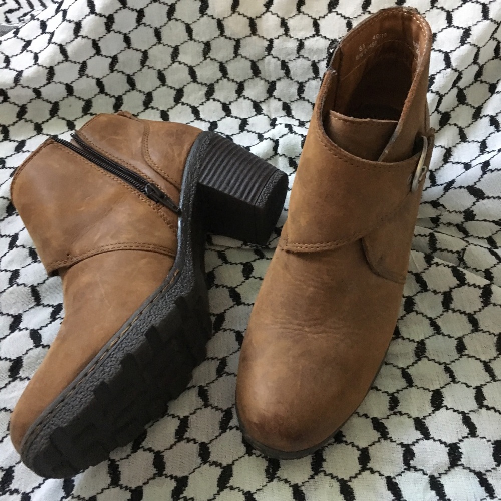 SOLD on Ⓜ️ Boc by Born booties. Size 8.5